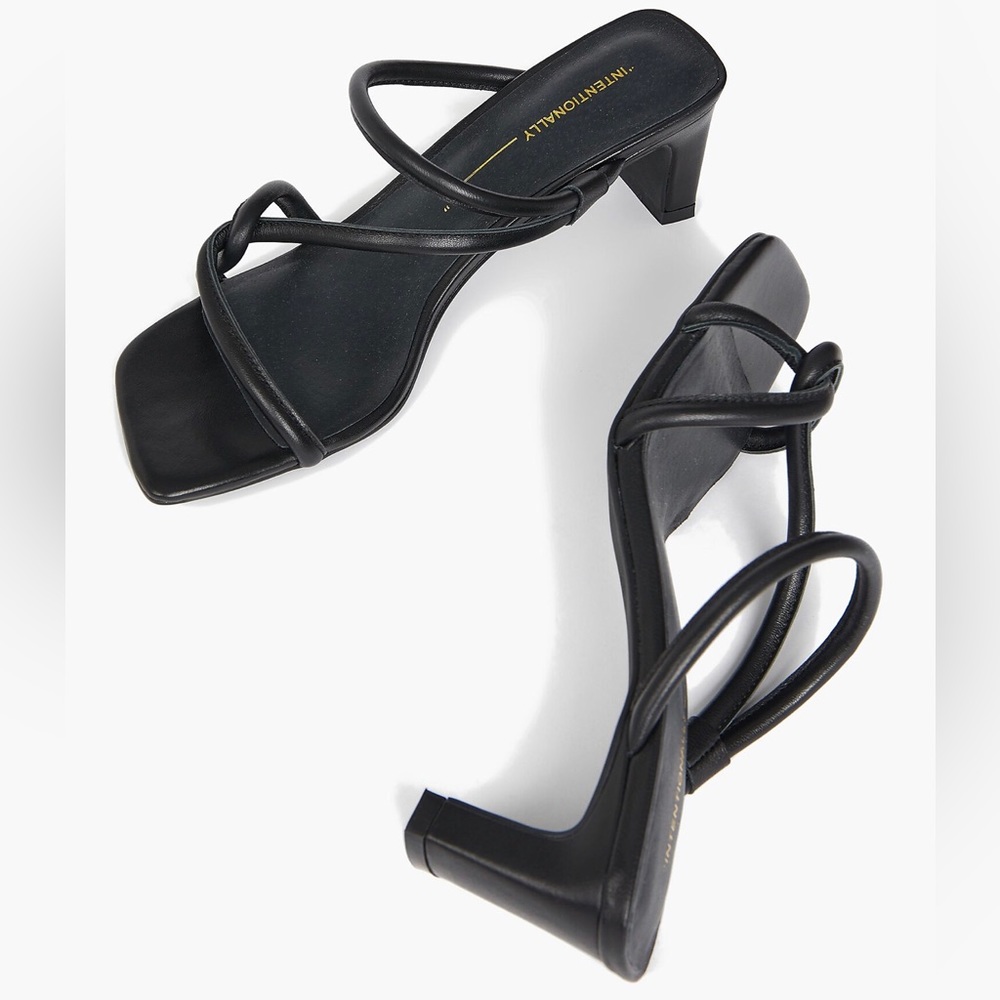 Intentionally Blank Willow Sandals - Sizes 7, 8 - Black - NWT